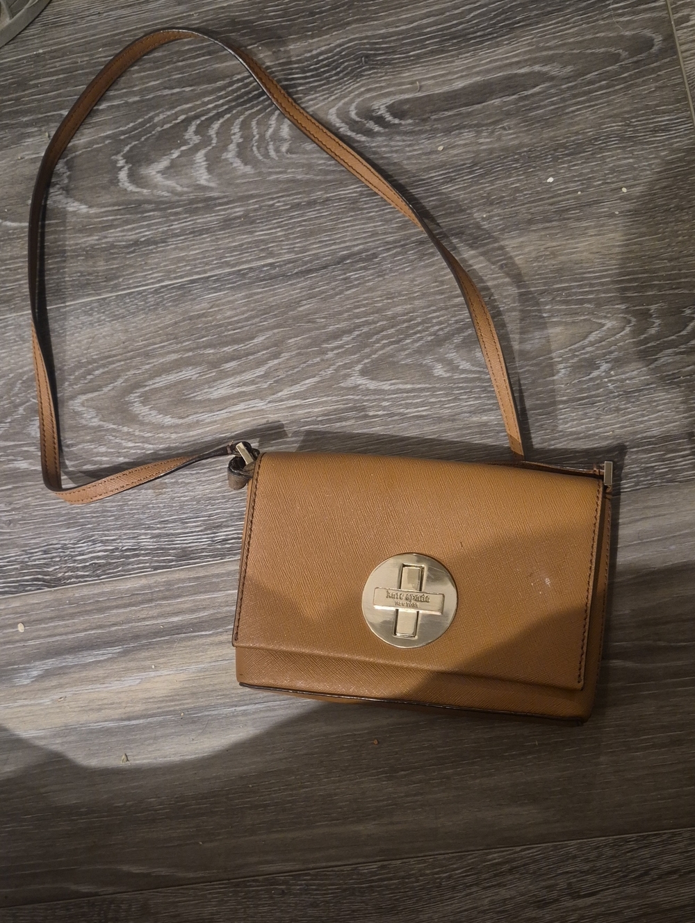 kate spade Tan Leather Crossbody with Gold Turnlock6inch*8inch
